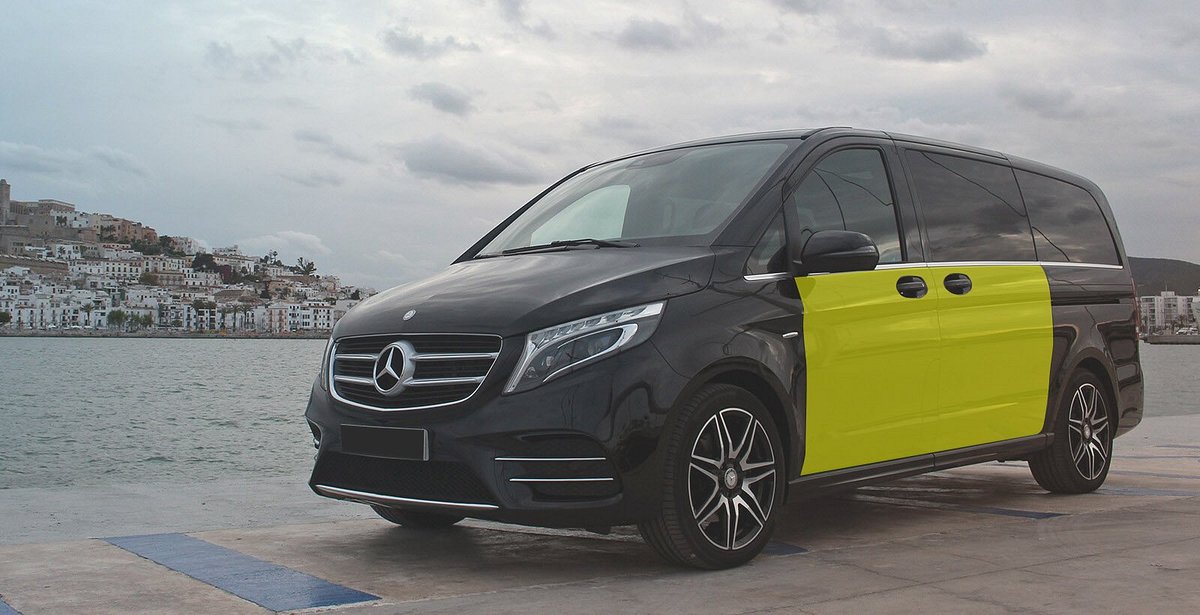 Private transport service in a Mercedes V-Class for groups and families
